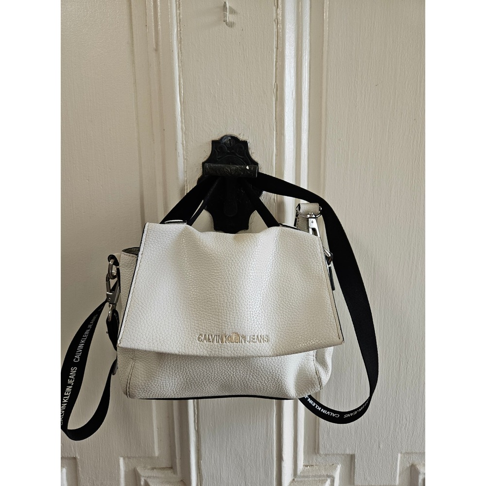 Calvin Klein Jeans White Pebbled Crossbody Bag Black Logo Strap Foldover Flap